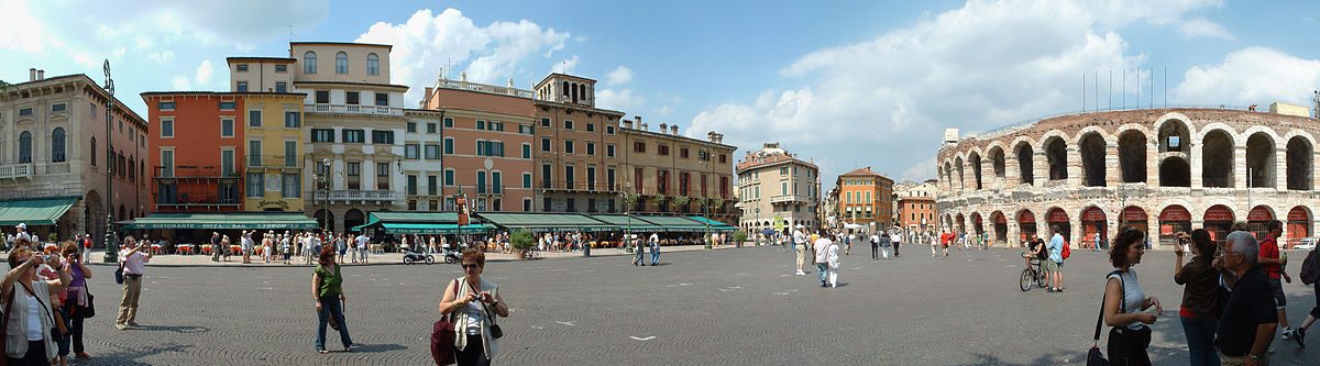 1200px-Piazza_bra_01
